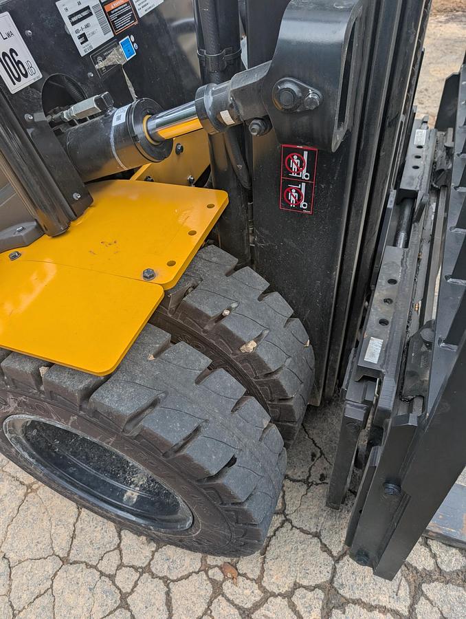 Used 2025 HYUNDAI 40D-9