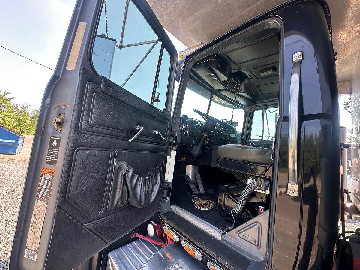 Used 1997 MACK RD688S