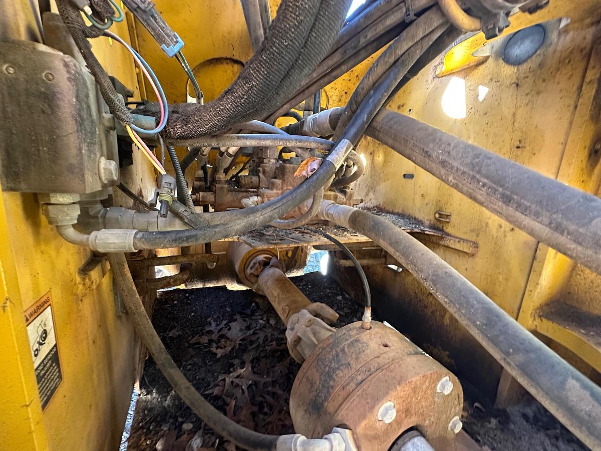 Used 2005 DEERE 624J