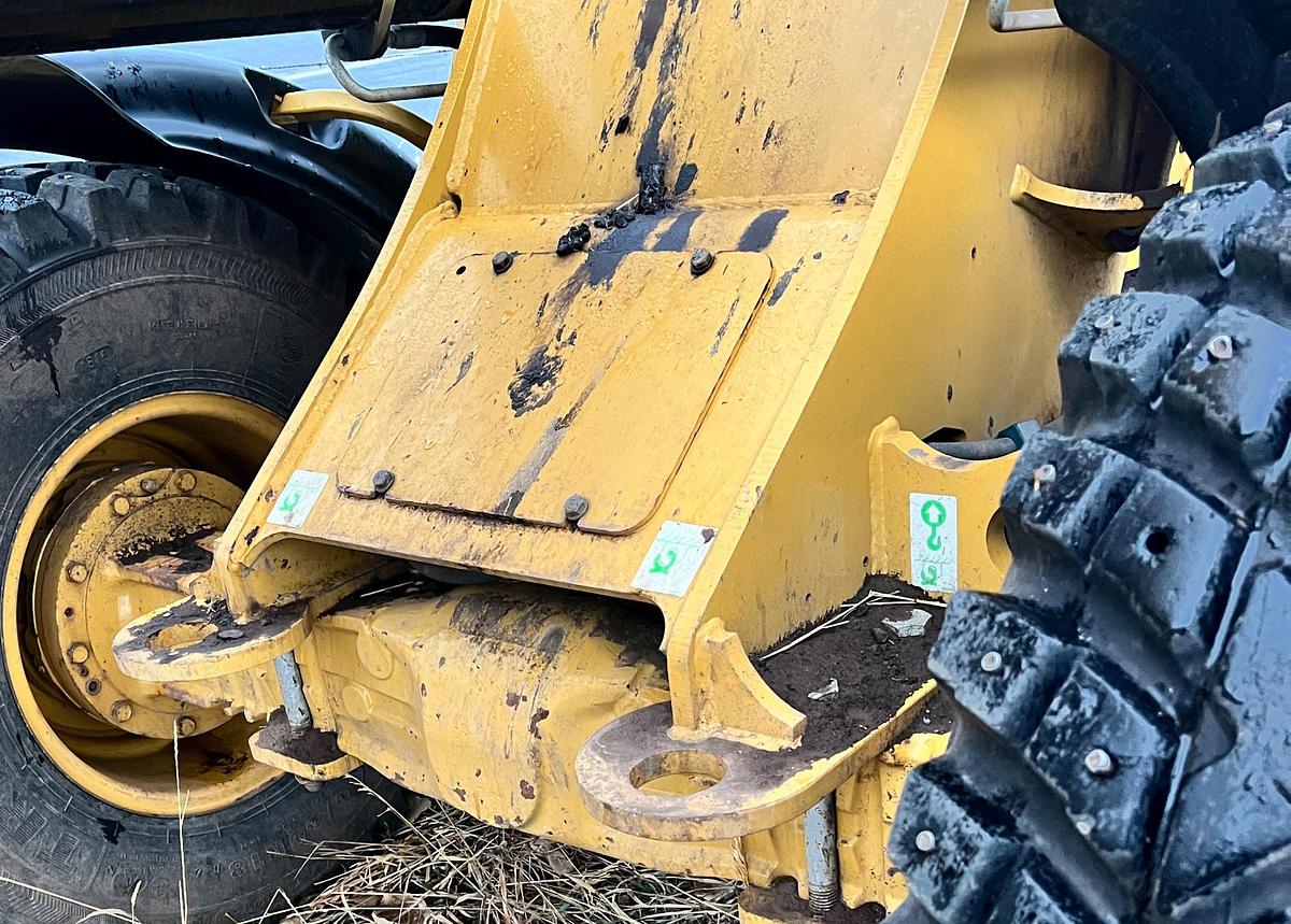 Used 2016 CATERPILLAR 907M