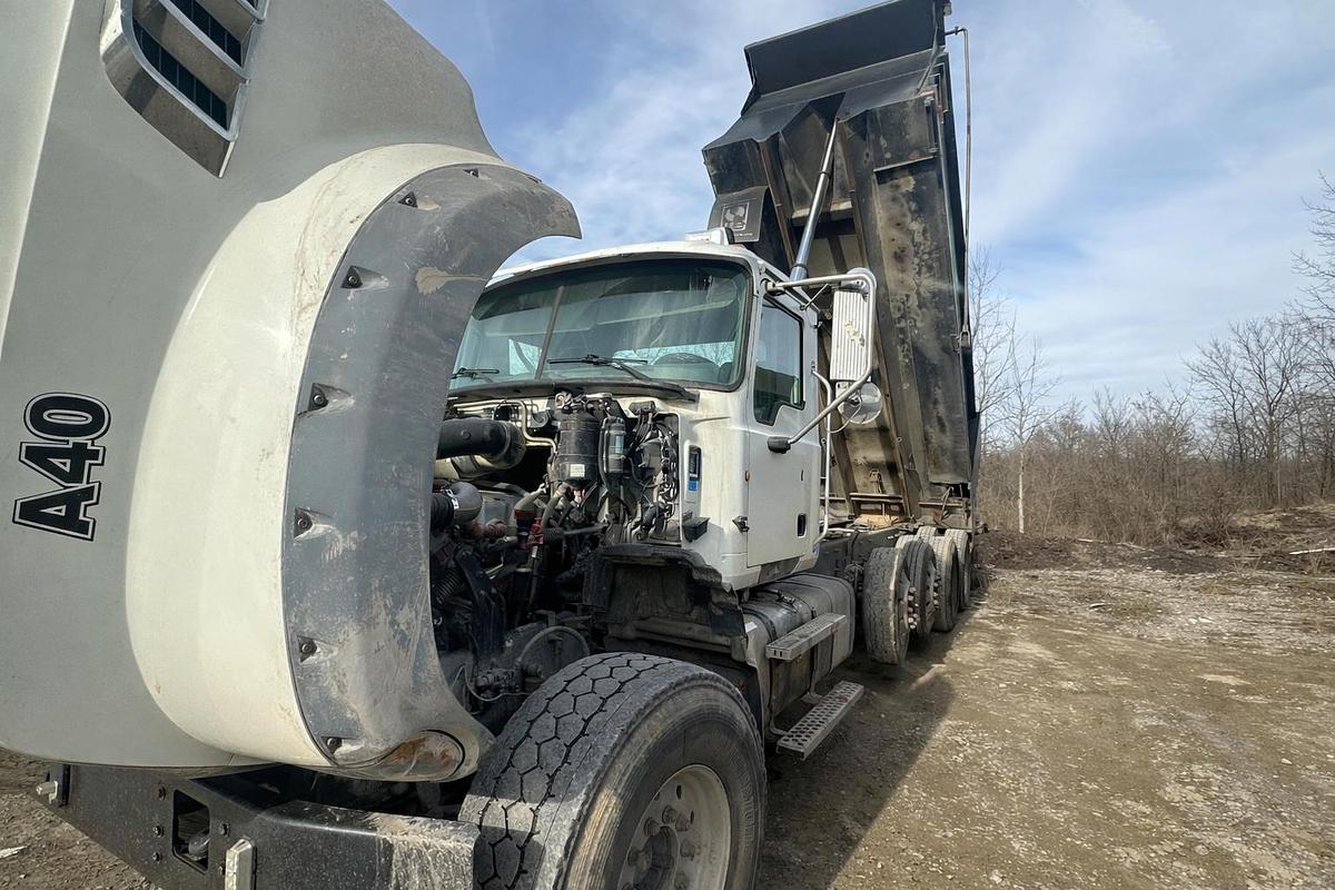 Used 2013 MACK Granite CU713