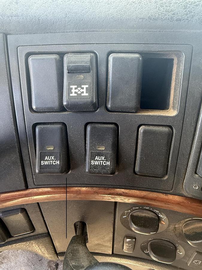 Used 2005 VOLVO VNL 64T670