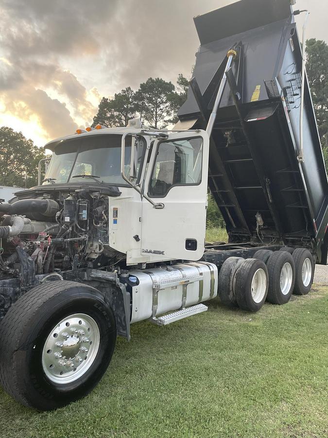 Used 2017 MACK Granite GU713