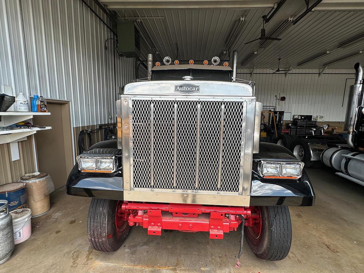 Used 1997 AUTOCAR DK6 Tilt Nose