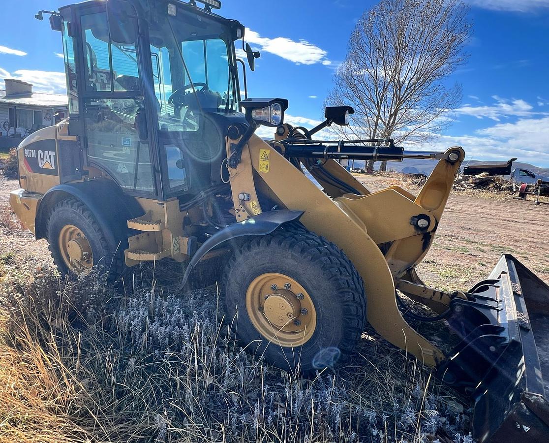 Used 2016 CATERPILLAR 907M