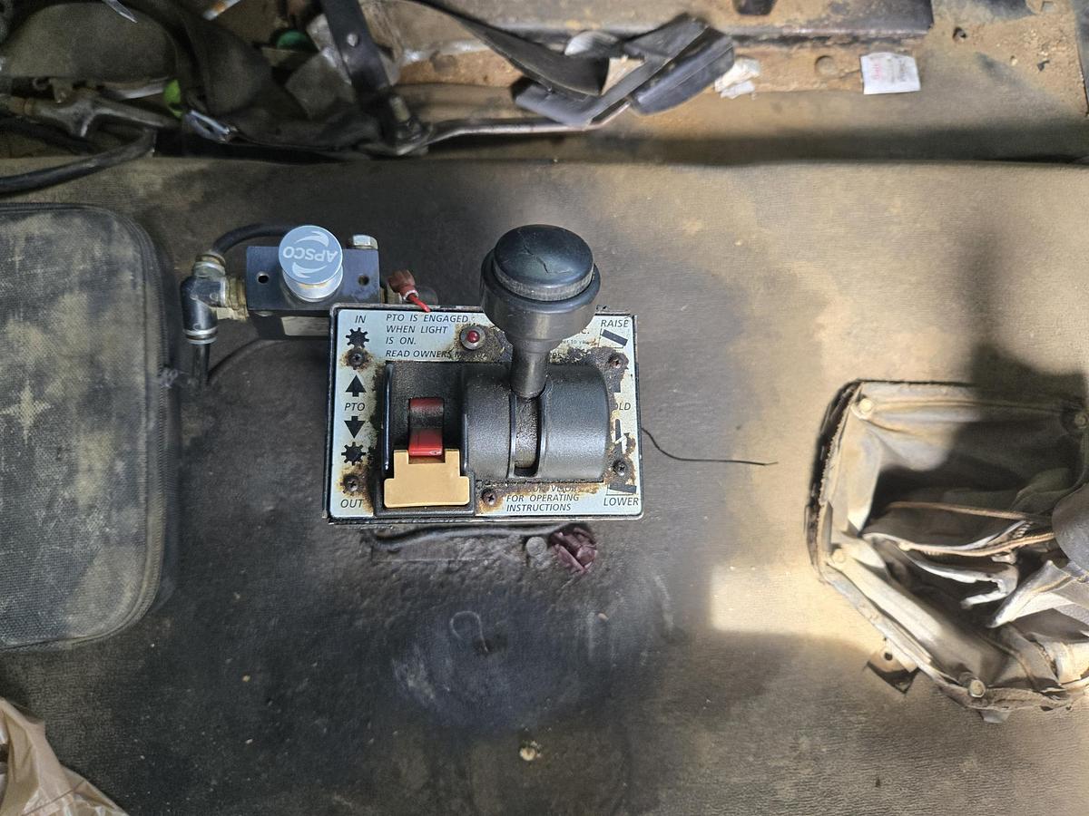 Used 2005 FREIGHTLINER FLD 120