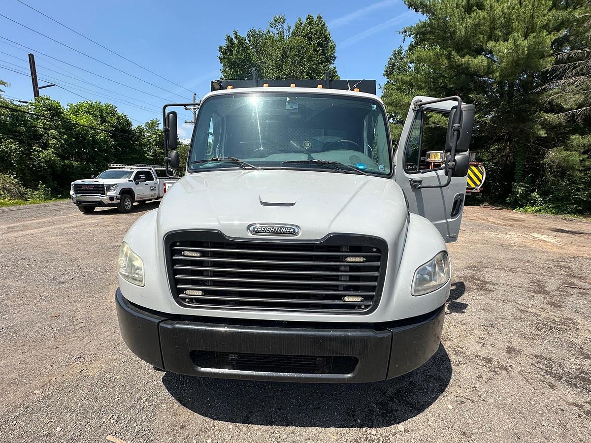 Used 2004 FREIGHTLINER M2 Attenuator Truck