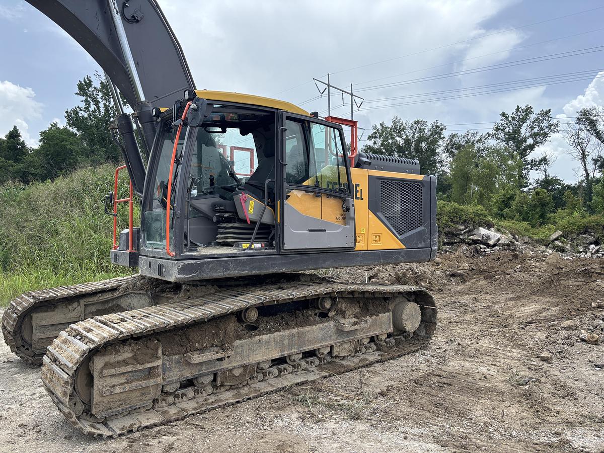Used 2022 VOLVO EC300EL