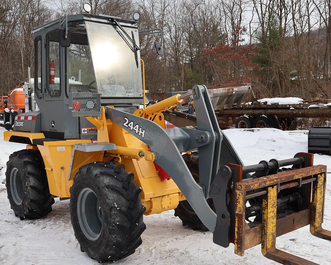 Used 2000 DEERE 244H