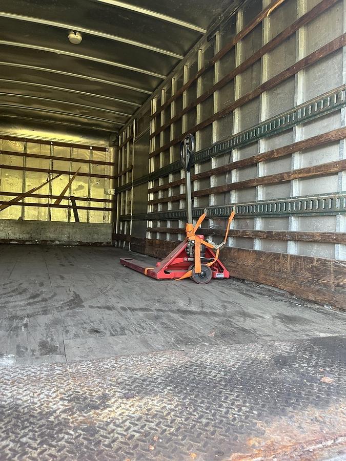 Used 2006 FREIGHTLINER M2 106