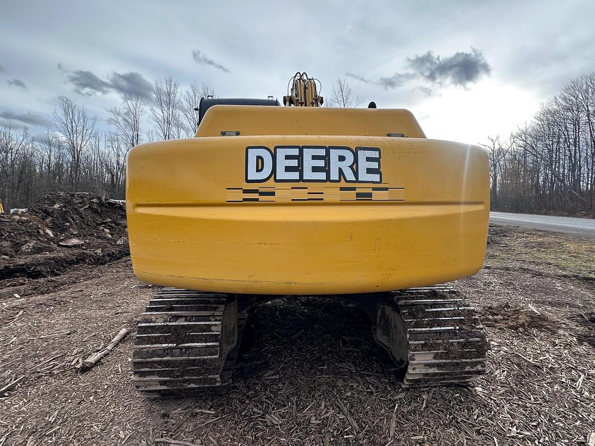 Used 2005 DEERE 160C LC