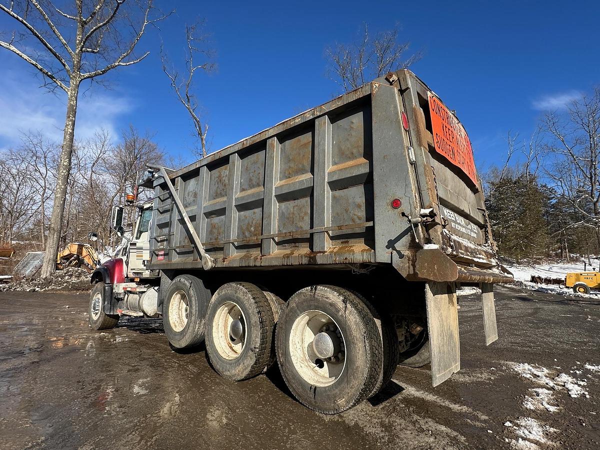 Used 2005 MACK CV713