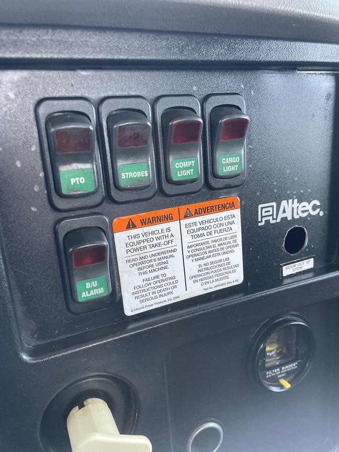 Used 2013 INTERNATIONAL 4300 Utility Bucket