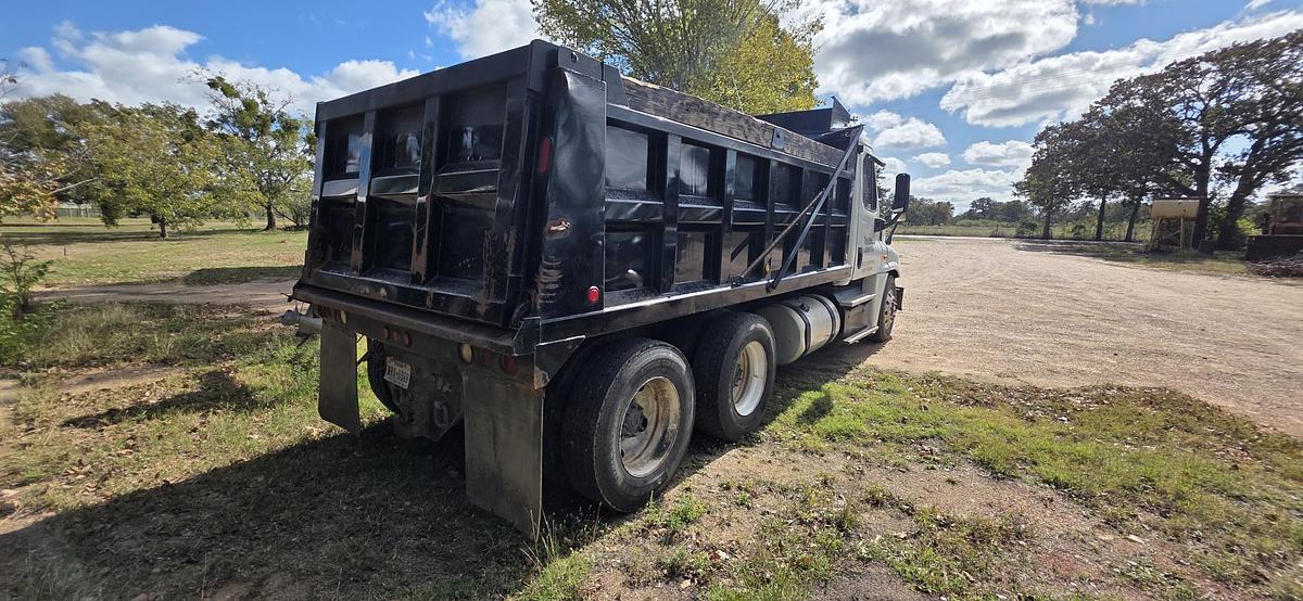 Used 2012 FREIGHTLINER Cascadia
