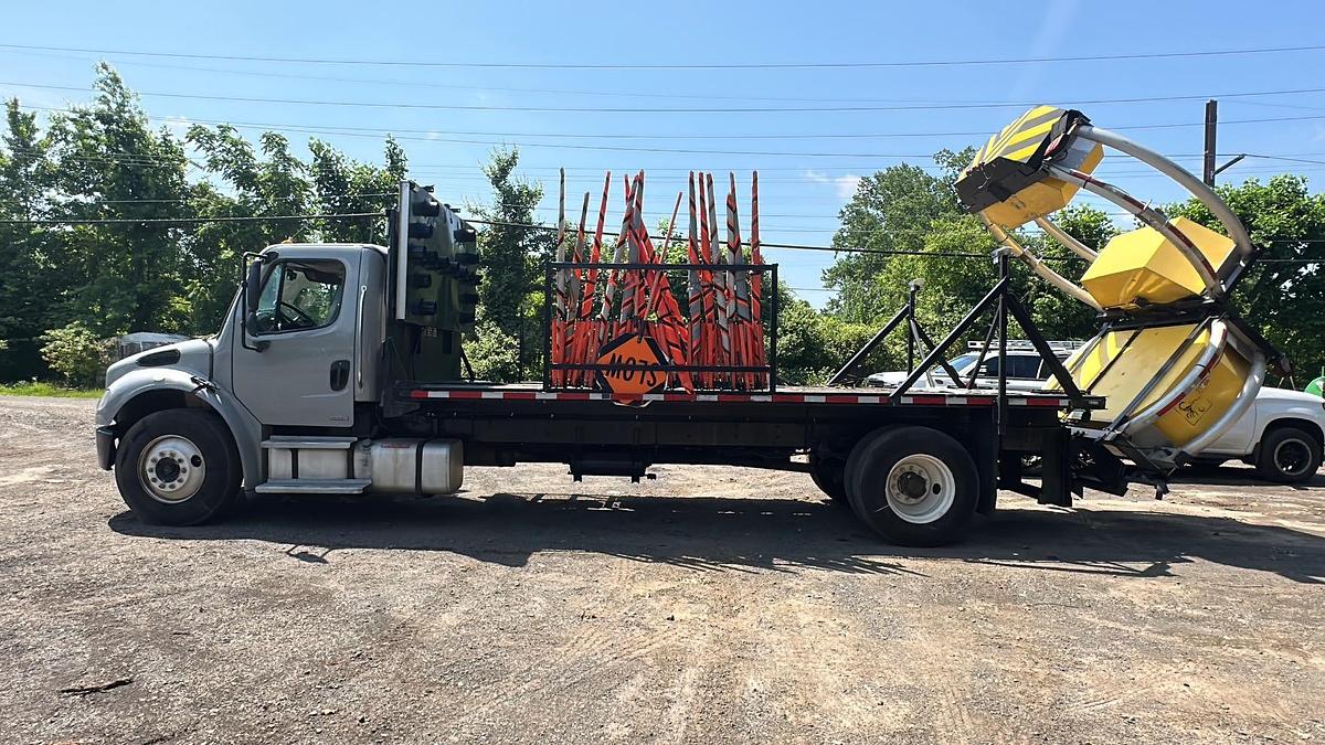 Used 2004 FREIGHTLINER M2 Attenuator Truck