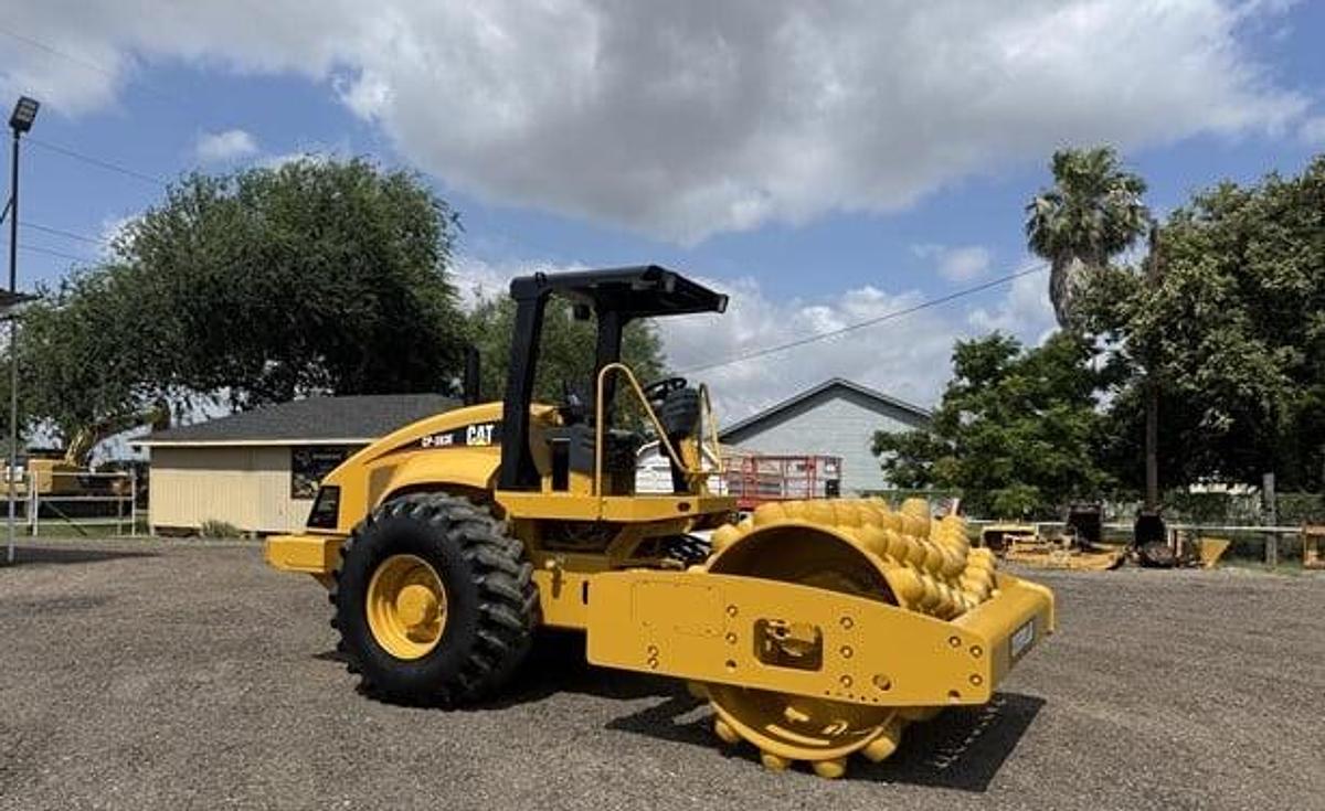 Used 2004 CATERPILLAR CP-563E