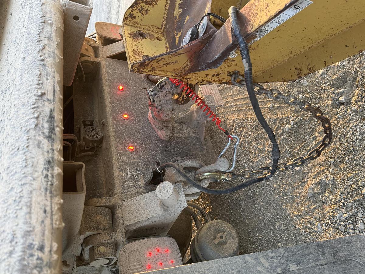 Used 2004 FREIGHTLINER FL112