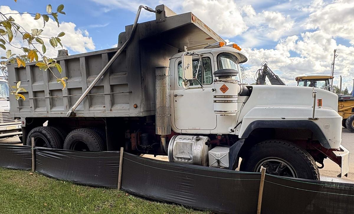Used 1999 MACK RD688SX