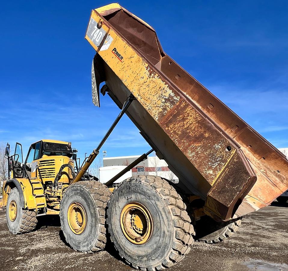 Used 2012 CATERPILLAR 740