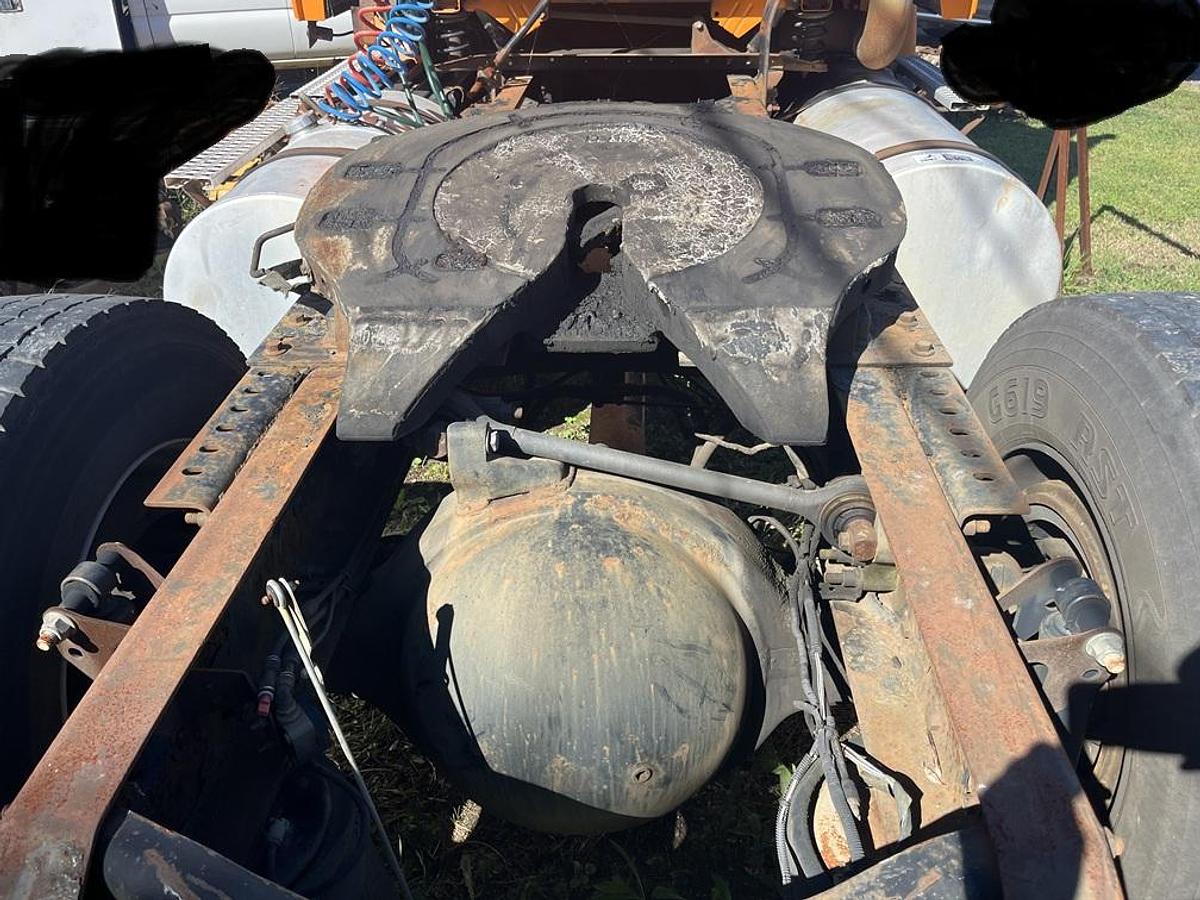 Used 2004 VOLVO VNM-200