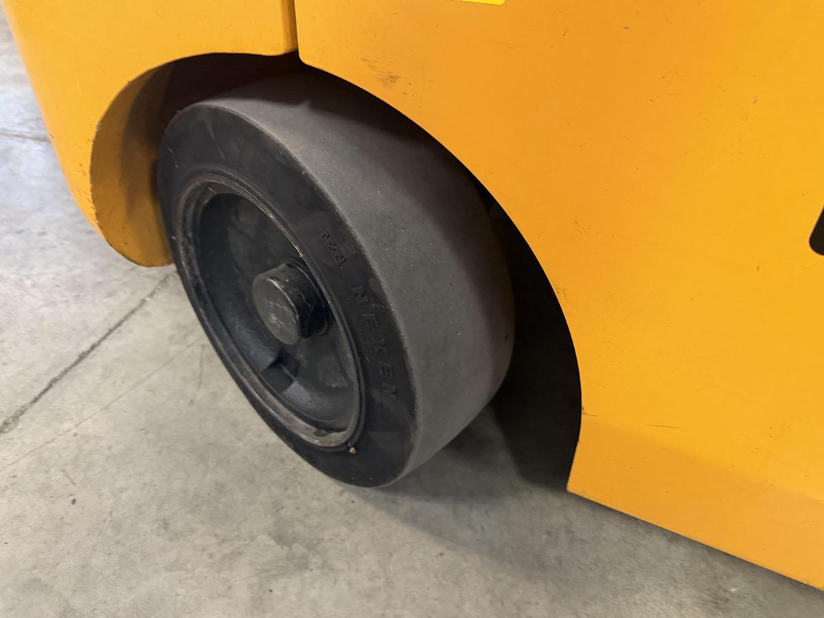 Used 2019 HYUNDAI 25LC-7A