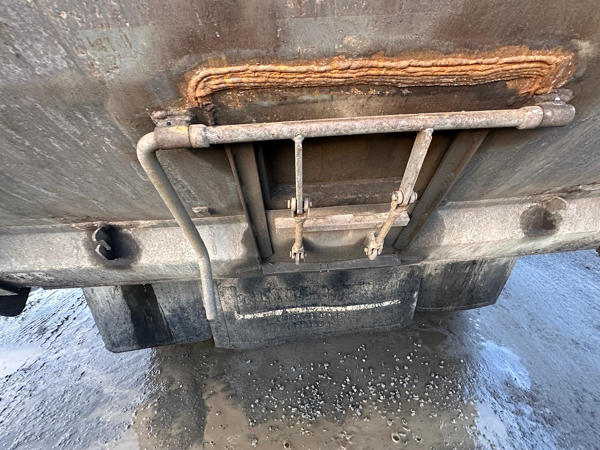 Used 2017 MACK Granite GU713