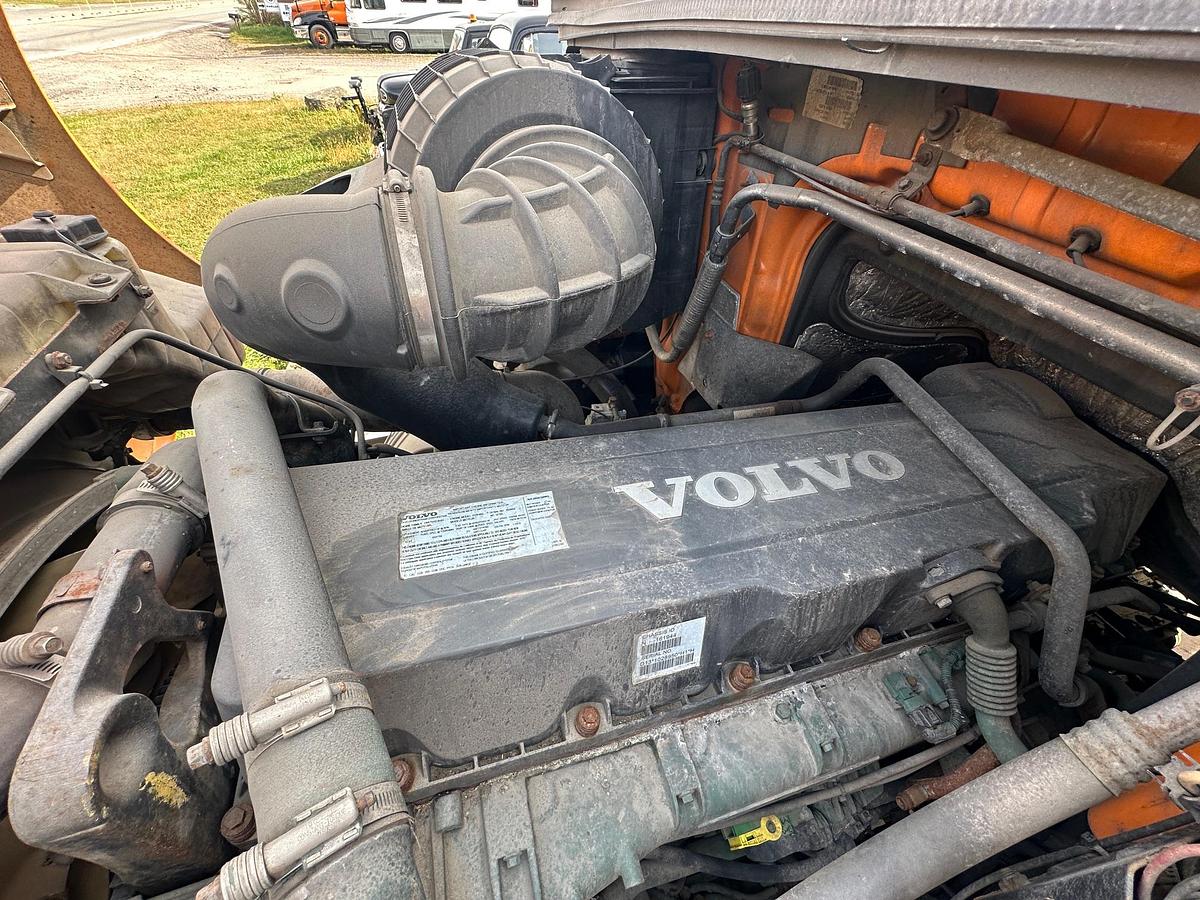 Used 2014 VOLVO VNM64T