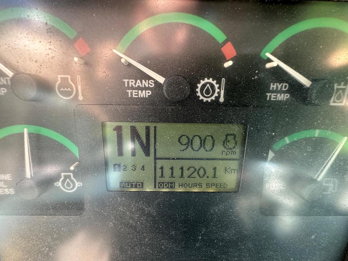 Used 2005 DEERE 624J