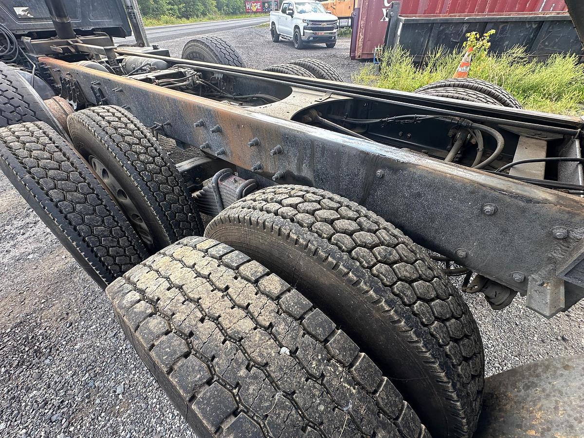 Used 2012 MACK Granite GU713