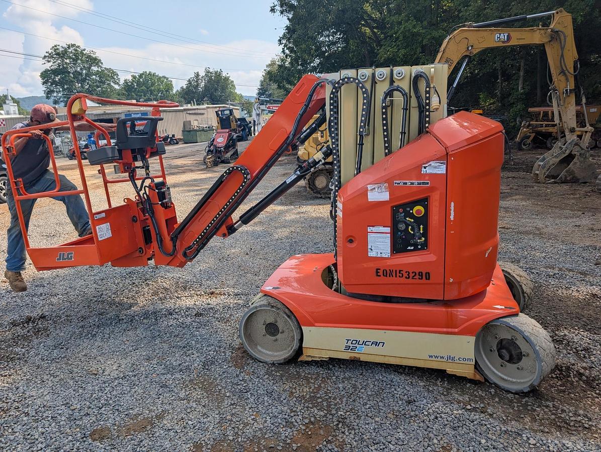 Used 2024 JLG TOUCAN 32E