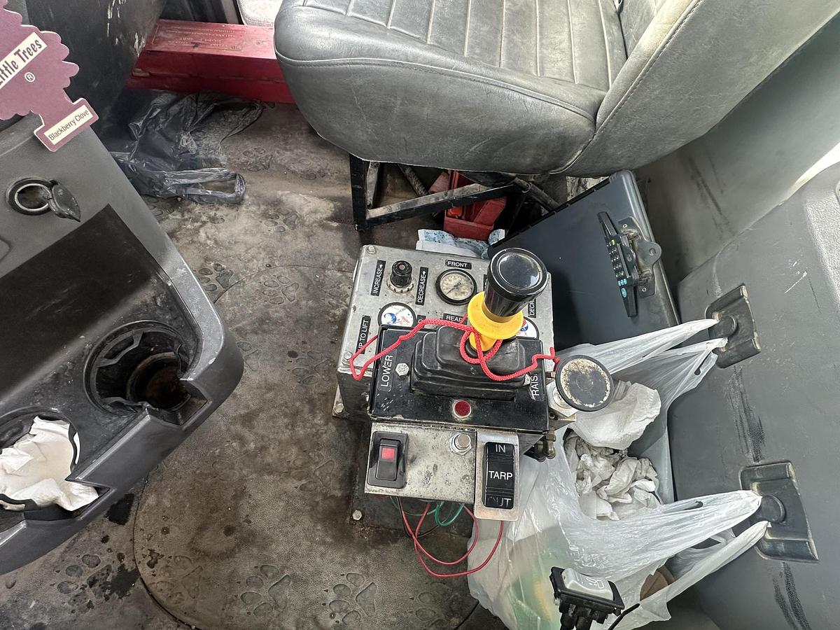 Used 2013 MACK Granite CU713