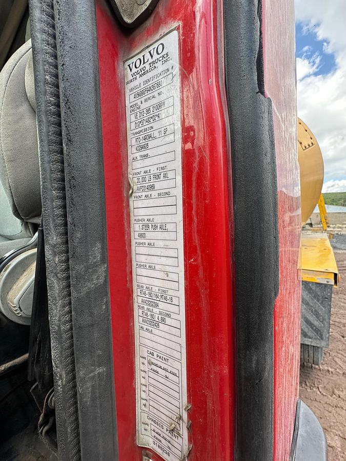 Used 2004 VOLVO Rear Discharge Mixer