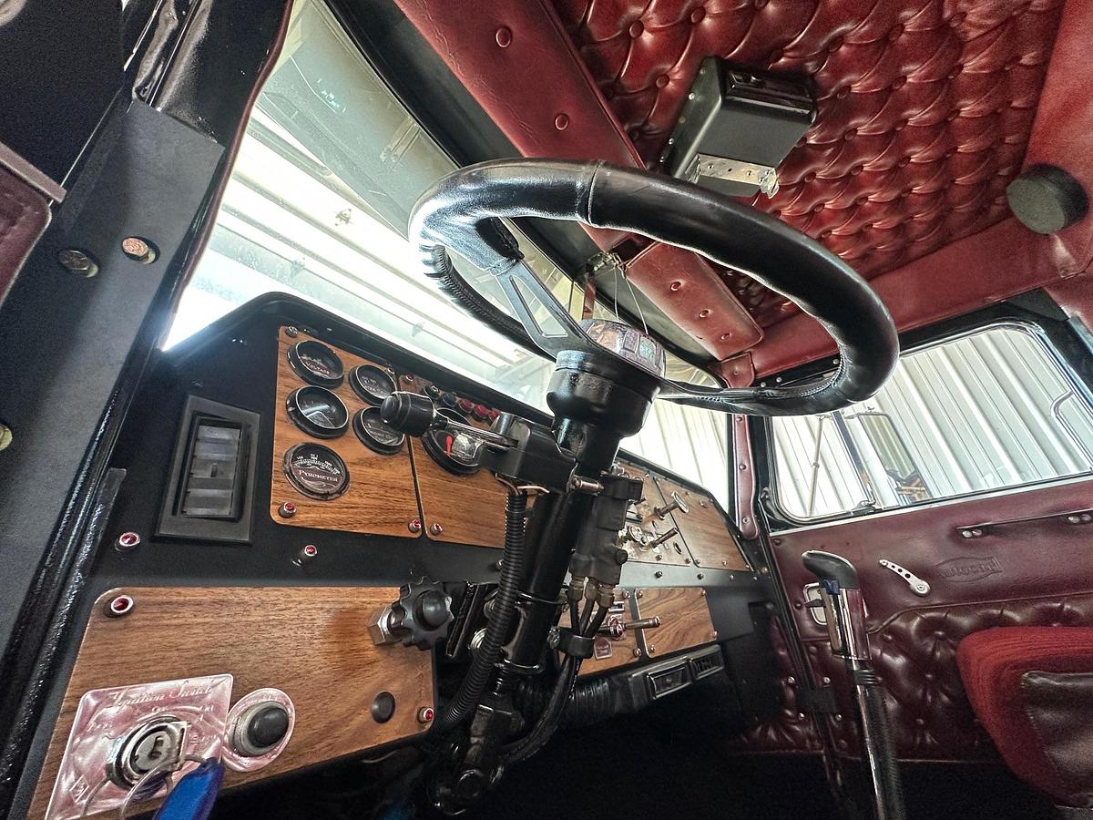 Used 1997 AUTOCAR DK6 Tilt Nose