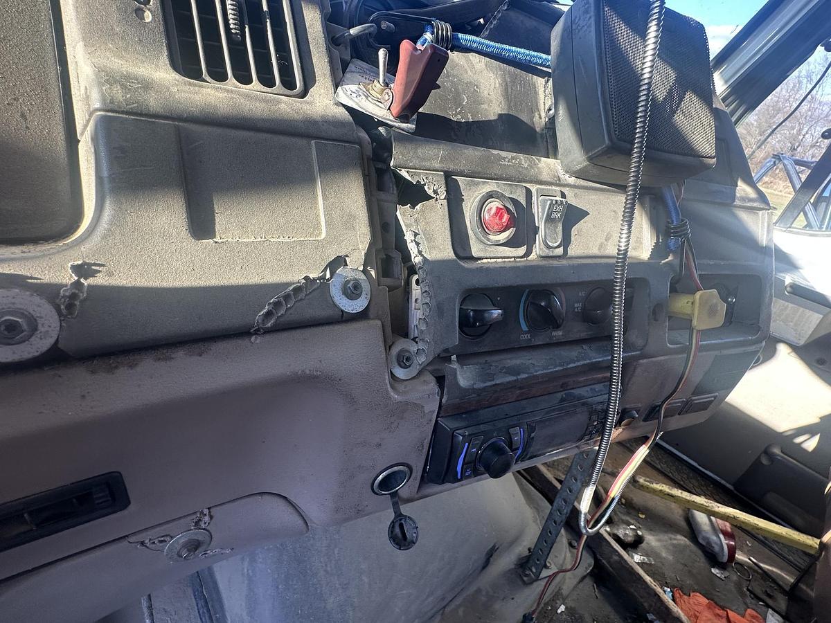 Used 2004 STERLING L7500