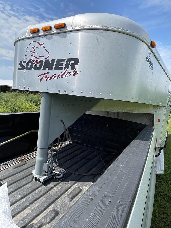 Used 2000 SOONER 27 foot 20x6.95 Ranch GN