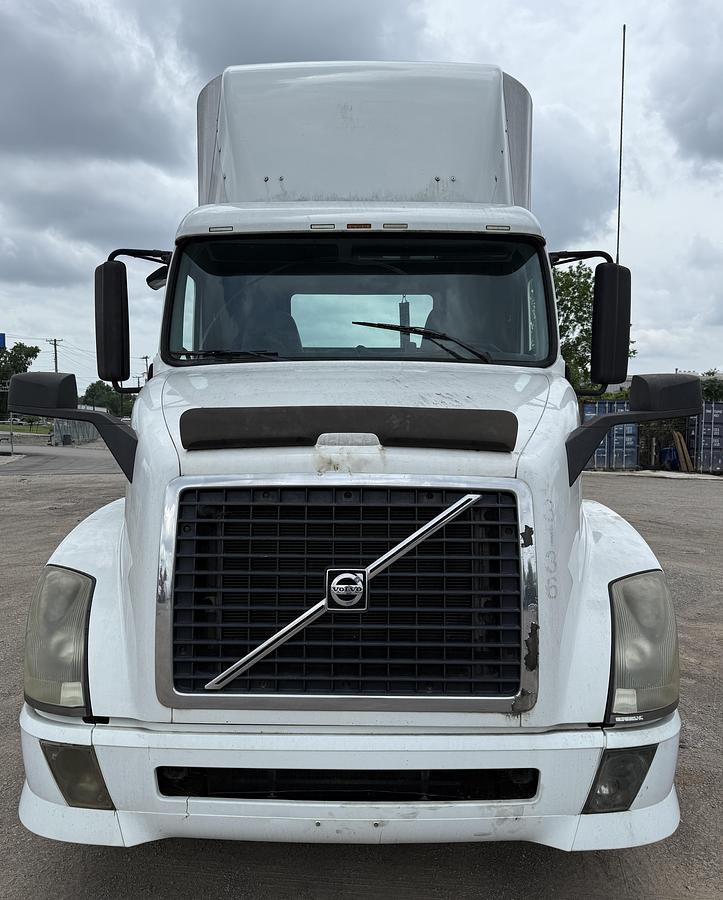 Used 2010 VOLVO VNL64TN