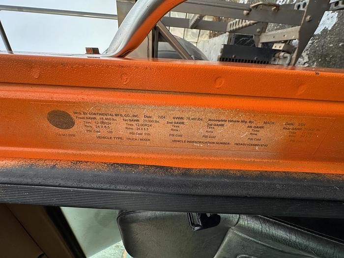 Used 2005 MACK CV713