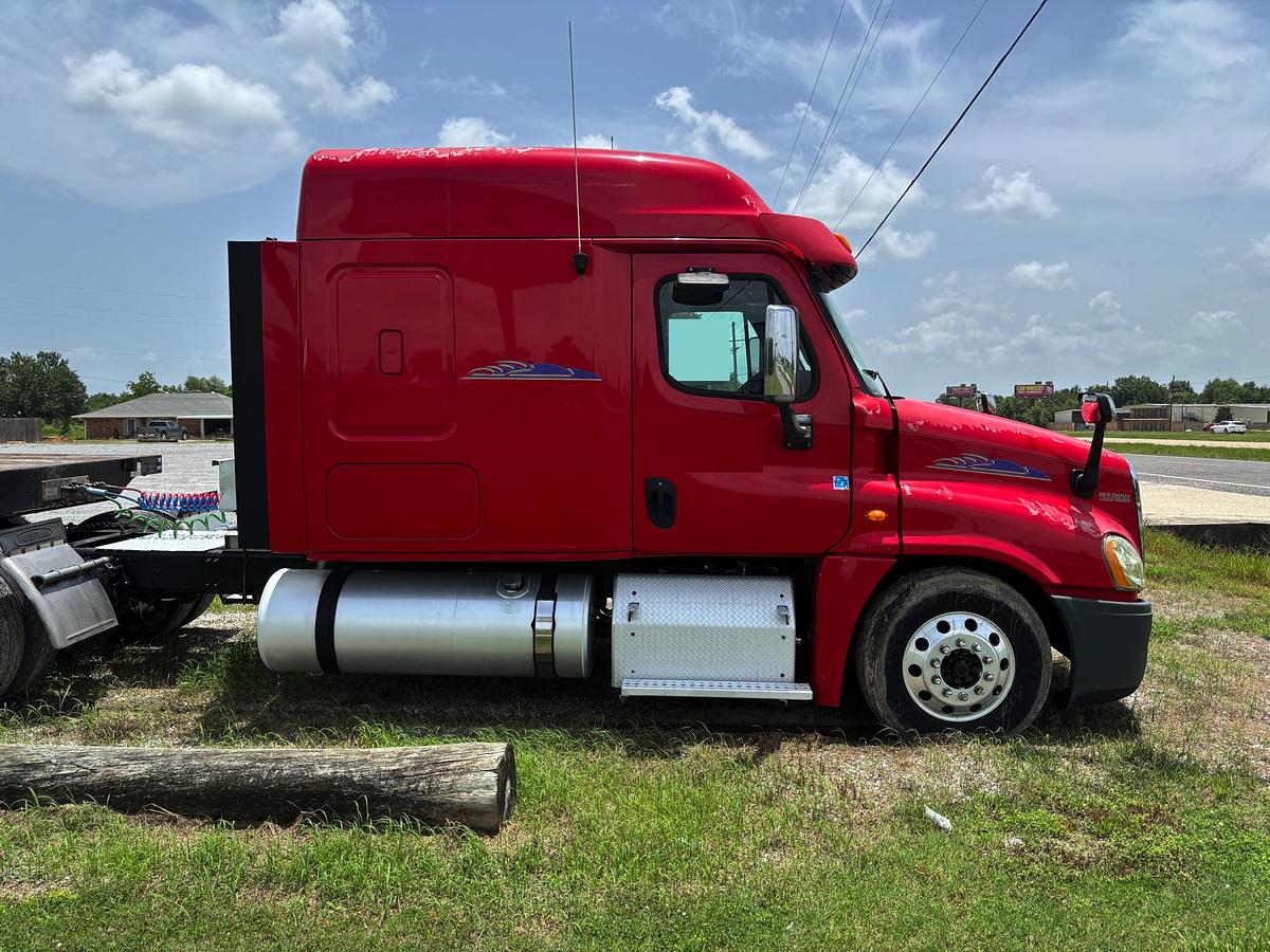 Used 2013 FREIGHTLINER Cascadia 125