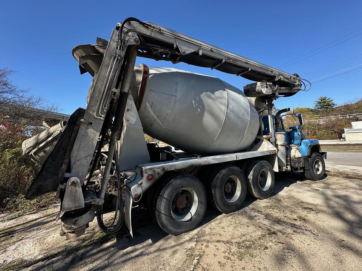 Used 2000 MACK DM690S Conveyor