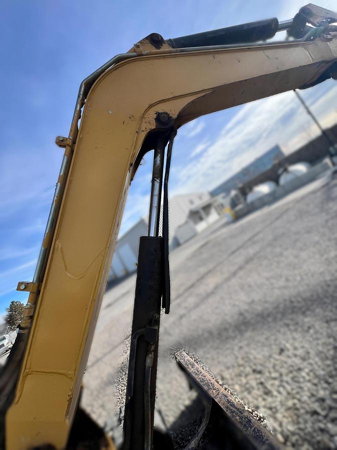 Used 2004 CATERPILLAR 305Cr