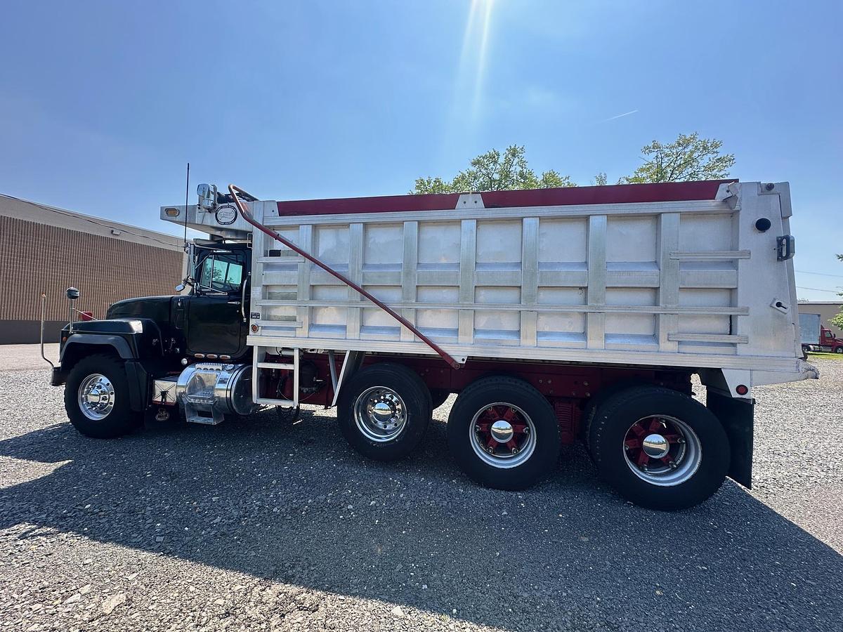 Used 1997 MACK RD688S