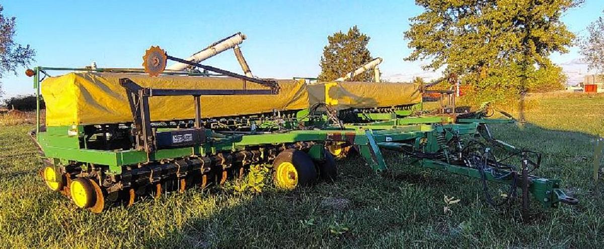 Used 1992 JOHN DEERE 750 Grain Drills