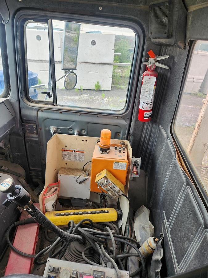 Used 2001 MACK DM690S Conveyor