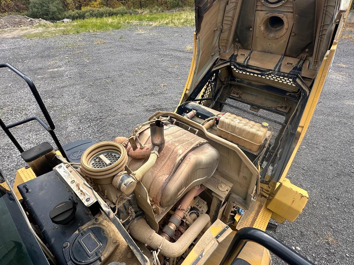 Used 2015 CATERPILLAR 962M