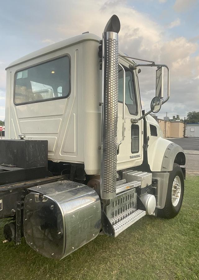 Used 2017 MACK Granite GU713