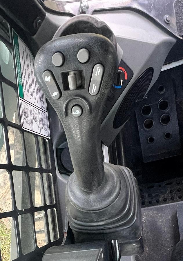 Used 2015 BOBCAT s570