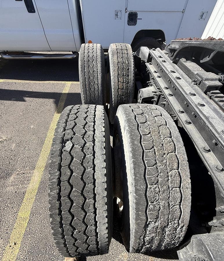 Used 2005 VOLVO VNL 64T670