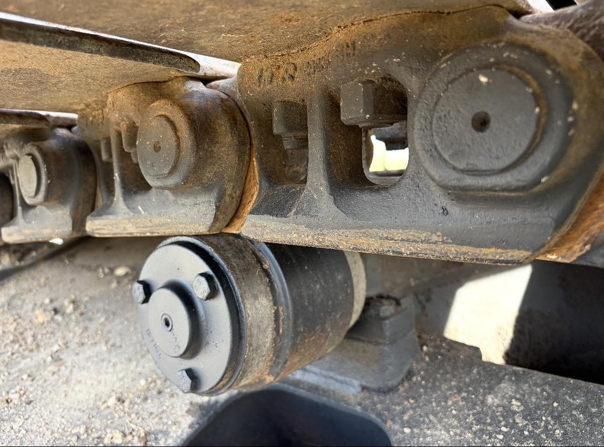 Used 2005 DEERE 200C-LC