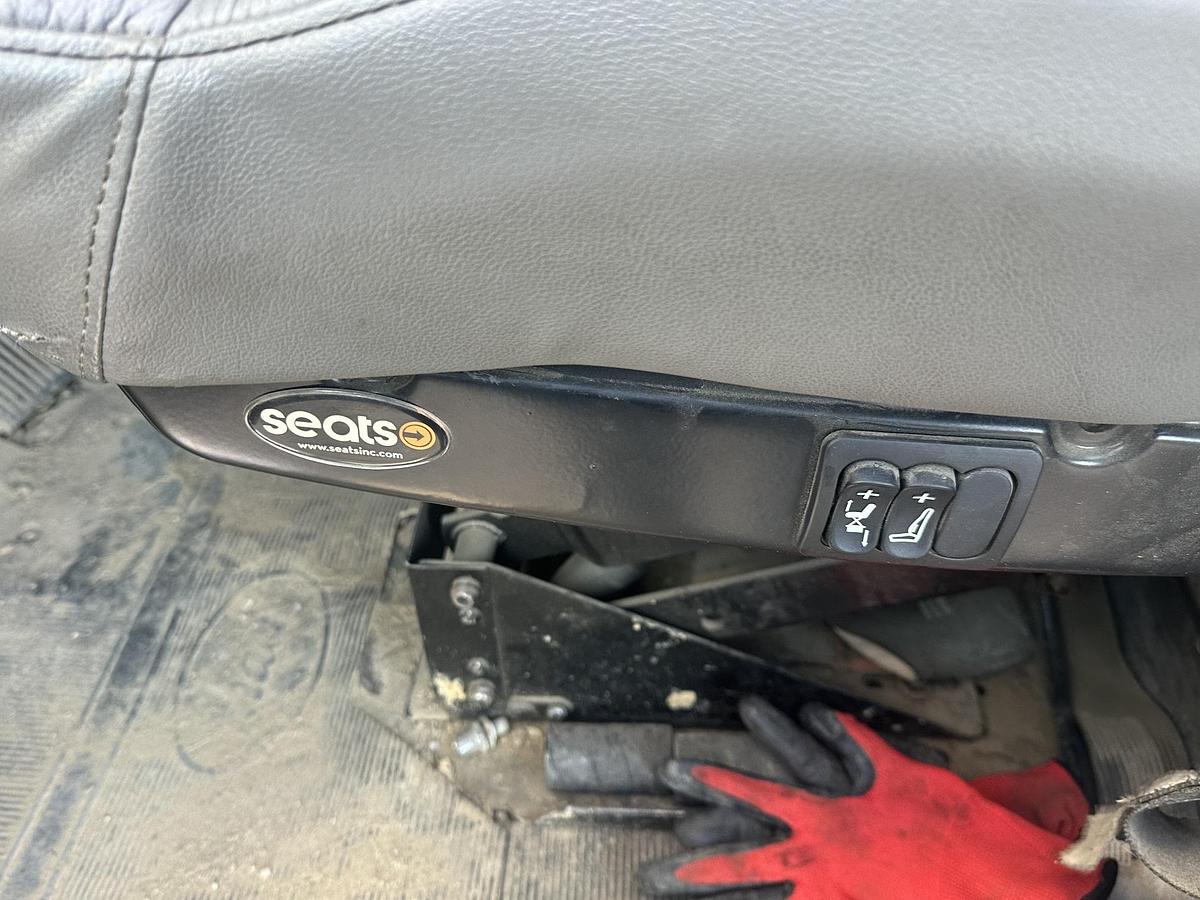 Used 2002 MACK RD688S