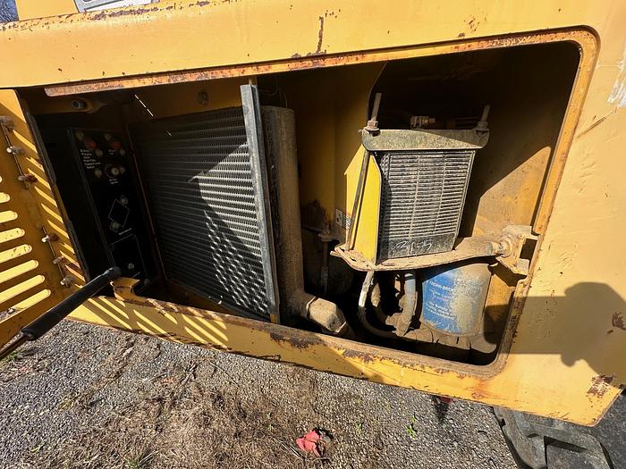 Used 2006 DEERE 300D